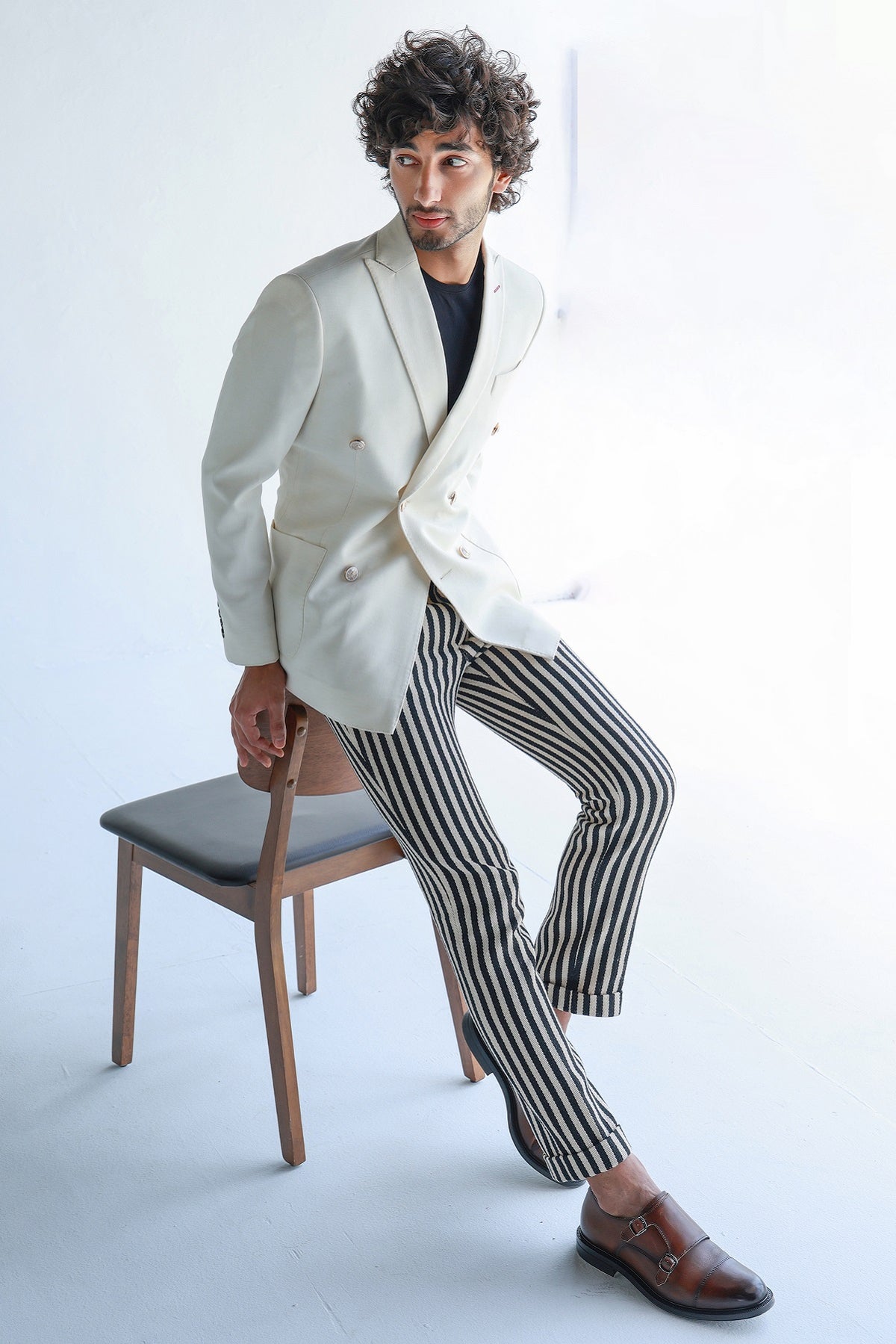 OFF-WHITE DOUBLE-BREASTED SUIT