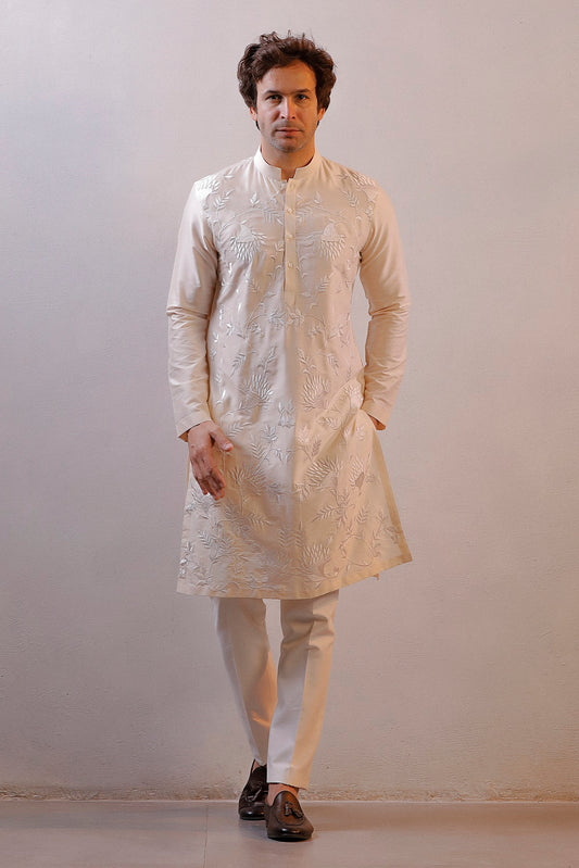 THREAD EMBROIDERY WHITE KURTA PANT