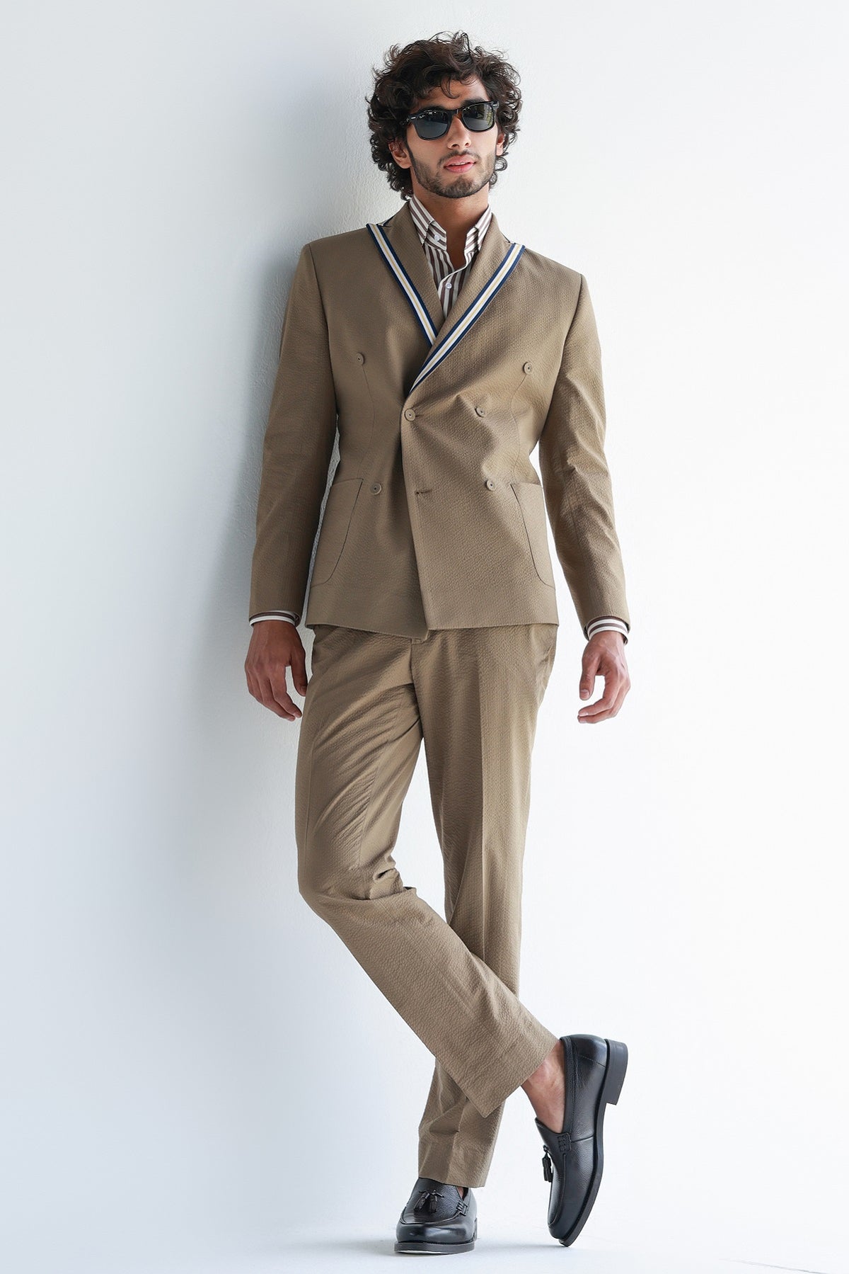 DOUBLE BREASTED SUIT