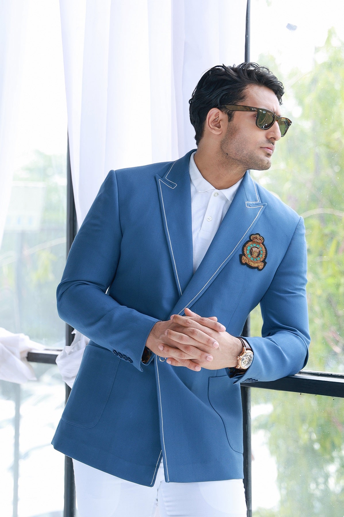 BLUE DOUBLE-BREASTED BLAZER