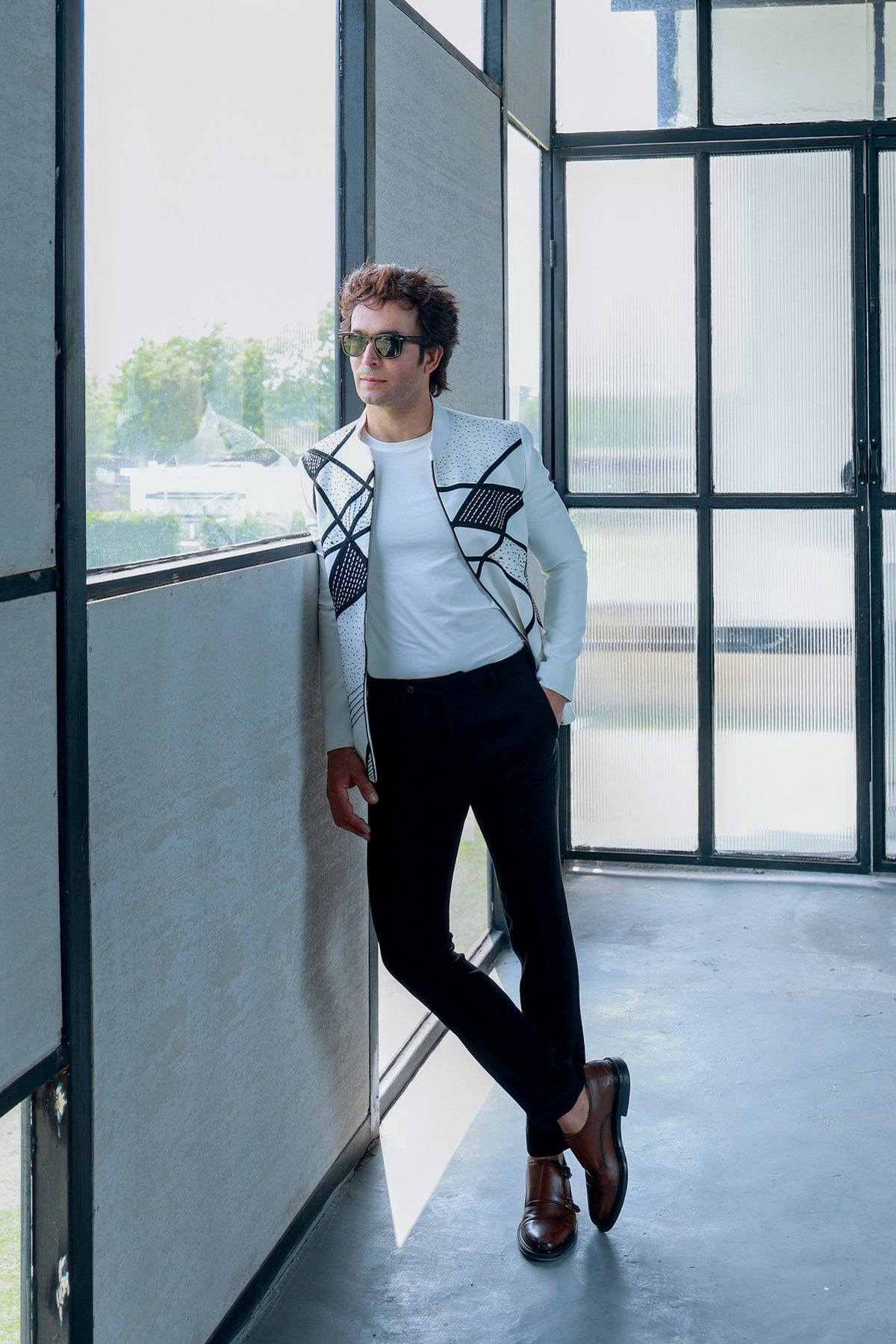 B/W HAND EMB.ZIPPER JACKET WITH PANTS