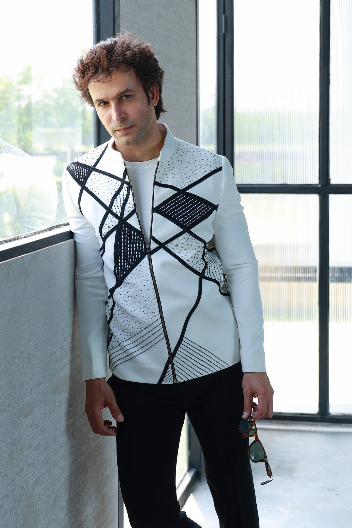 B/W HAND EMB.ZIPPER JACKET WITH PANTS