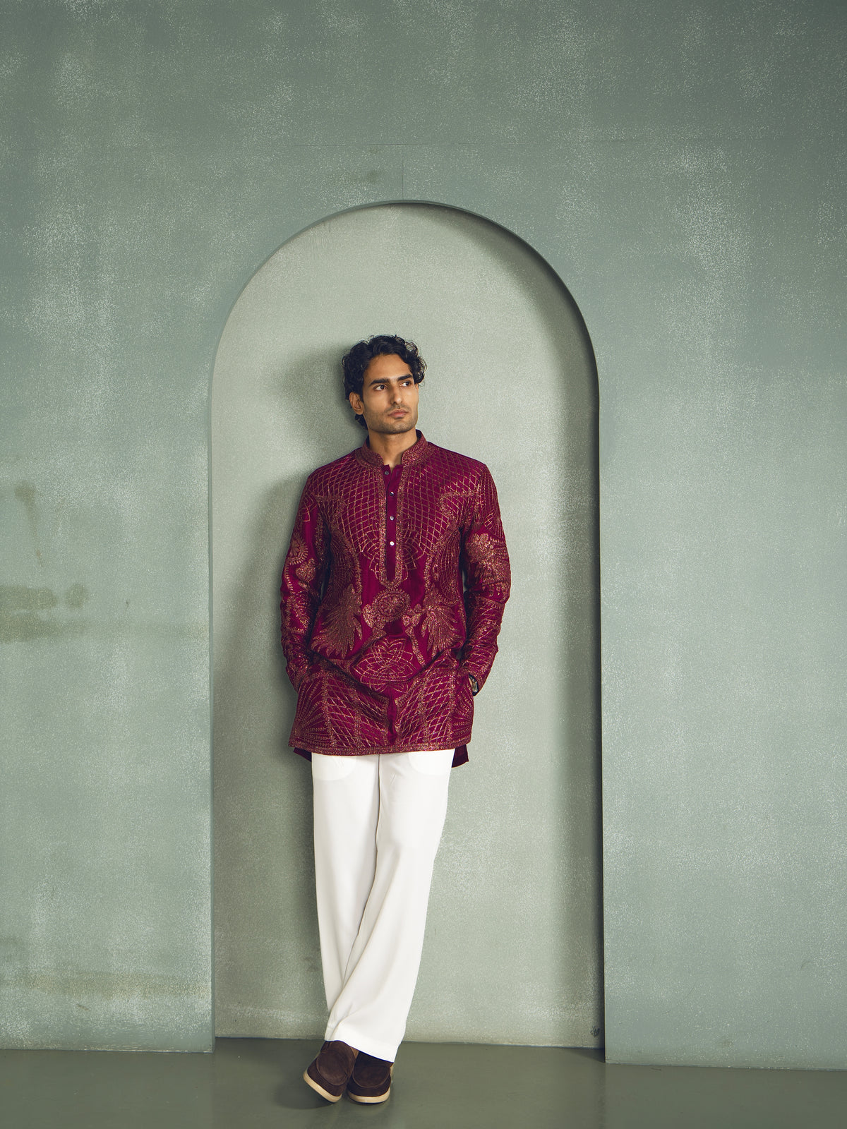 ZARI THREAD EMBROIDERY KURTA PANT SET