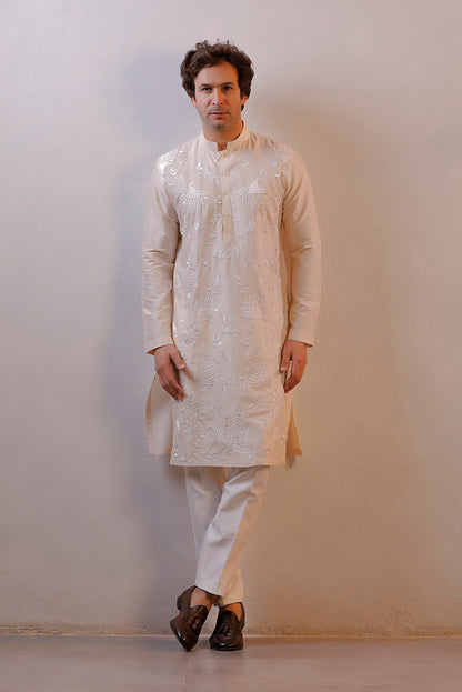 THREAD EMBROIDERY WHITE KURTA PANT